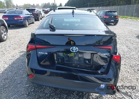 2021 Toyota Prius Xle z USA, uszkodzony, nr VIN JTDKAMFU8M3136565